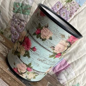 🎱 MAKEUP BRUSH HOLDER